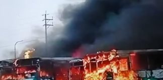 Explosión incendió cuatro buses en Carabayllo Explosión incendió cuatro buses en Carabayllo