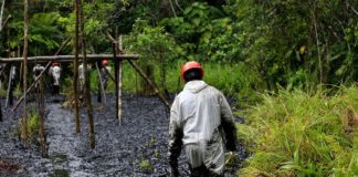 Derrame de petróleo en comunidad Sinchi Roca afecta pobladores