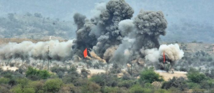 India bombardea supuestas bases terroristas en Pakistán