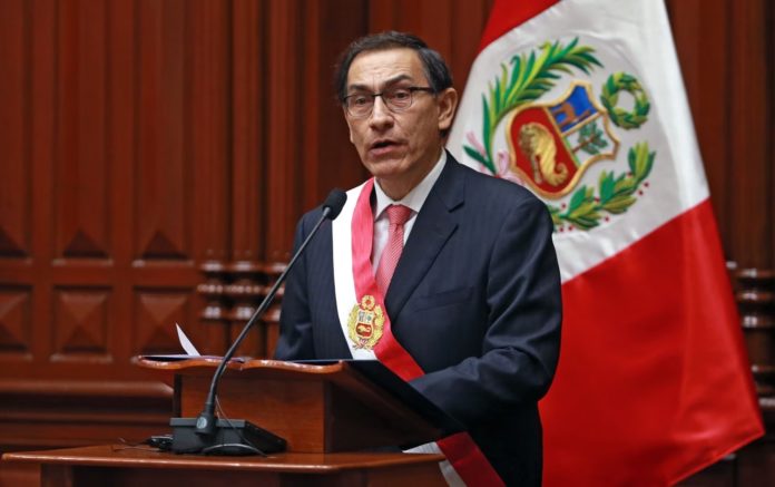 Alerta por posible fuga del país de expresidente Martín Vizcarra