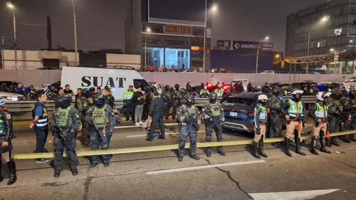 Balacera en la Vía Expresa deja policías heridos