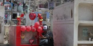 Visitaron a mamitas en cementerios