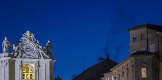 Con la fumata negra, aún no hay Papa tras primera votación