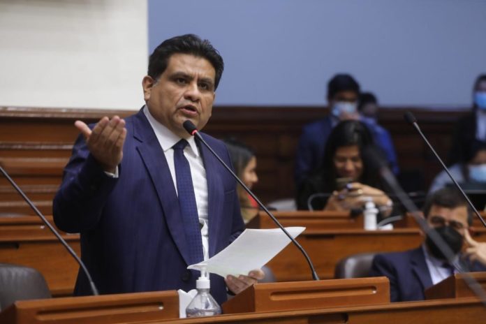 Podemos Perú respalda investigaciones contra Dina Boluarte