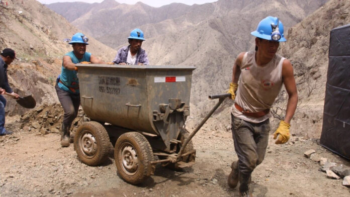 Gobierno promulga ley que amplía el Reinfo hasta fin de año