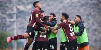 Universitario logró un agónico triunfo a Ayacucho Fc y sigue líder