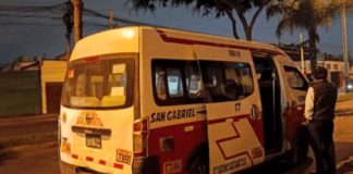 Disparan a combi con pasajeros a bordo