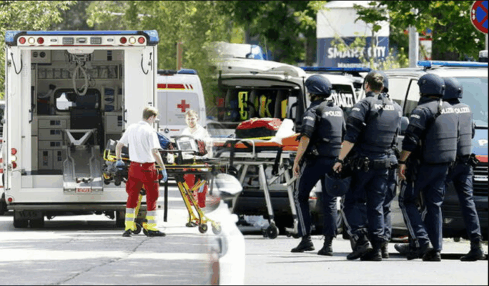 Mata a diez y se quita la vida Mata a diez y se quita la vida