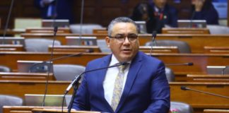 Juan José Santiváñez no podrá salir del país por 18 meses Exministro Juan José Santiváñez no podrá salir del país por 18 meses