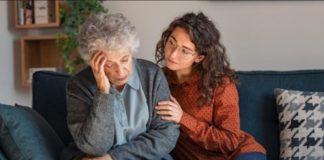 ¿Cómo debes darle una mala noticia a un adulto mayor?