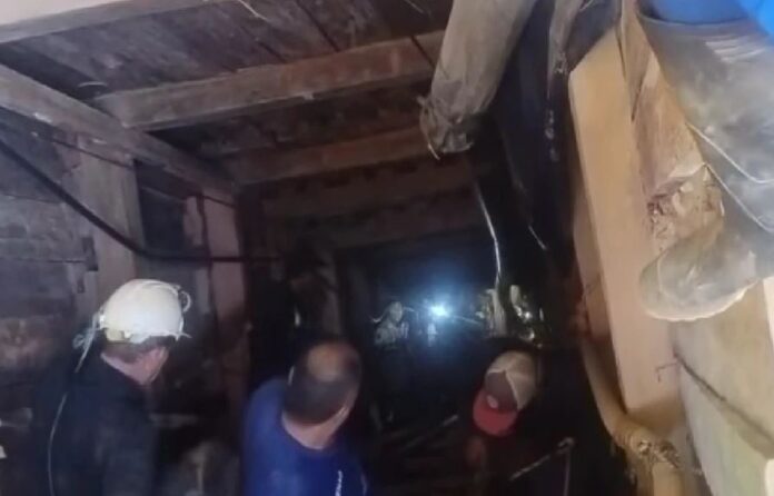 18 mineros atrapados en socavón de Antioquia