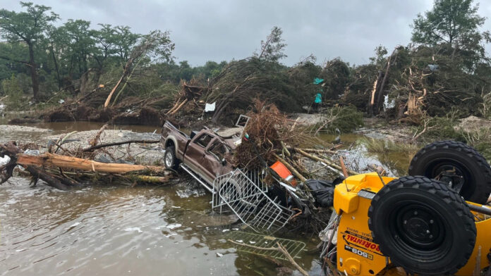 Se elevan a 52 las víctimas mortales de las inundaciones en Texas