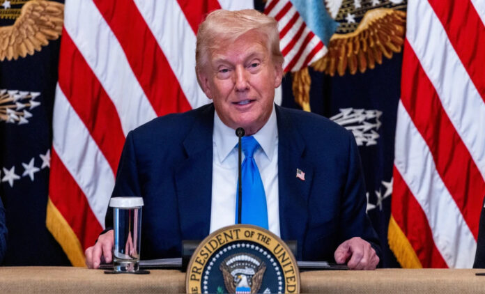 Donal Trump celebra los aranceles y afirma que EE.UU. está creciendo