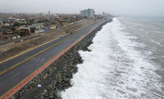 Perú lanza alerta de Tsunami tras terremoto en Rusia