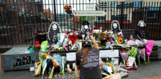 Fanáticos rinden homenaje a Ozzy Osbourne tras su muerte Fanáticos rinden homenaje a Ozzy Osbourne tras su muerte