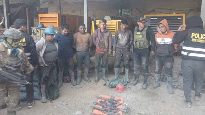 Detiene a seis hombres armados en una bocamina en Pataz