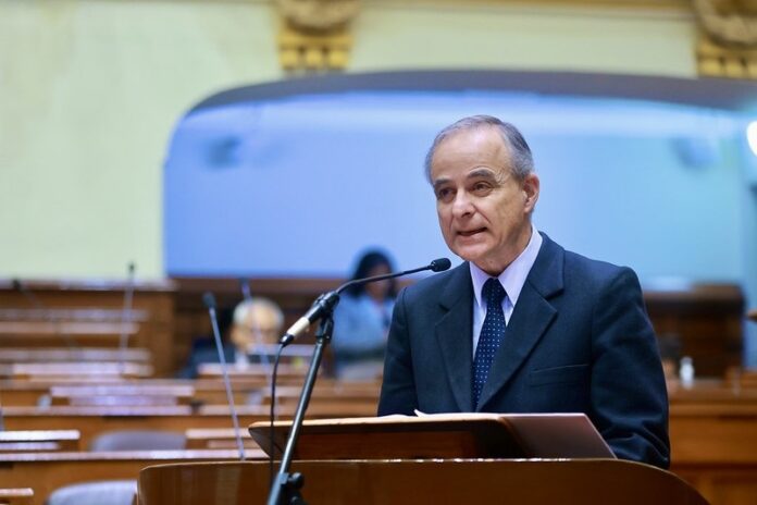 Descubren posibles yacimientos importantes de petróleo y gas