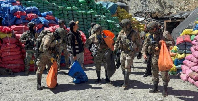 Incautan armas a mineros ilegales