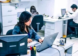 Gobierno aprueba aguinaldo de S/300 para todos los trabajadores públicos