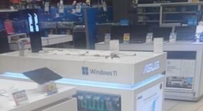 Roban celulares en Plaza Vea de Ate