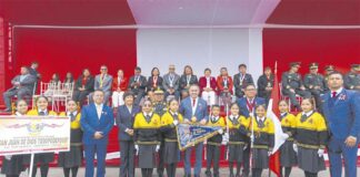 Ventanilla celebró 28 con su gran desfile central