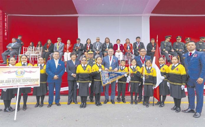 Ventanilla celebró 28 con su gran desfile central