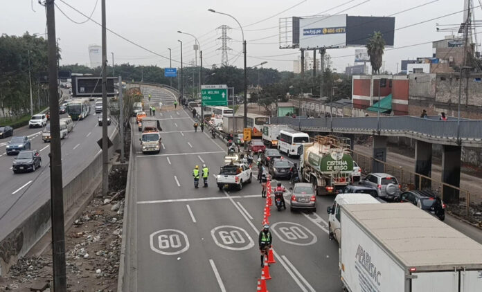 Surco: triple choque ocasiona tráfico intenso en la avenida Javier Prado