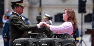 Gobierno compró autos de lujo para altos mandos de la PNP