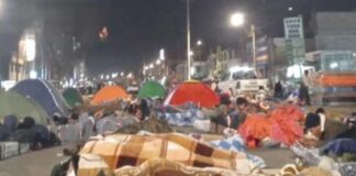 Mineros acampan en la carretera como protesta del REINFO