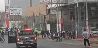 Barristas de Alianza Lima se enfrentaron con la Policía