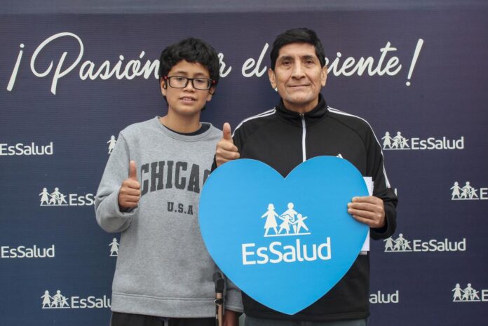 Hombre vuelve a caminar luego de sorprende cirugía