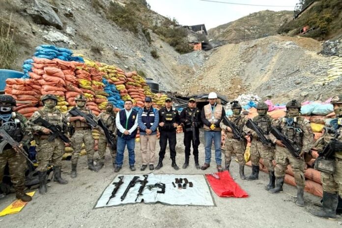 incautan armamento de guerra en minas clandestinas