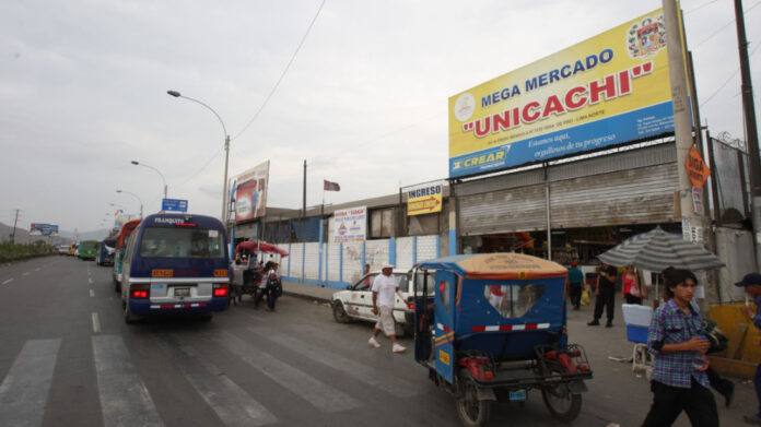Extorsionadores balean fachada del mercado Unicachi Extorsionadores balean fachada del mercado Unicachi