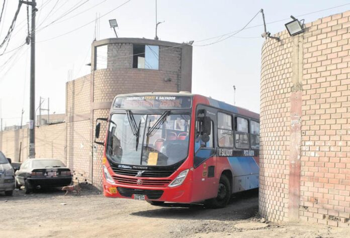 Lima y Trujillo los choferes son presa fácil de extorsionadores Lima y Trujillo los choferes son presa fácil de extorsionadores