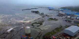 Tsunami inunda edificios en Rusia, tras megaterremoto de 8.8