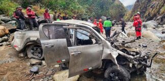 Siete muertos y un menor grave deja volcadura de camioneta