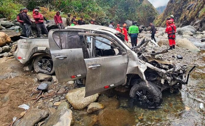 Siete muertos y un menor grave deja volcadura de camioneta Siete muertos y un menor grave deja volcadura de camioneta