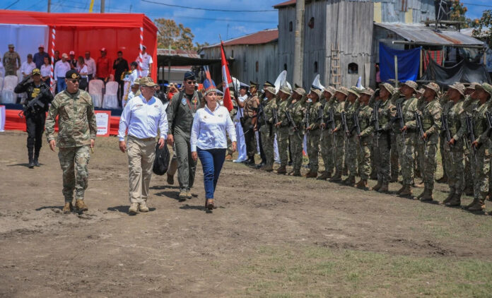 Dina Boluarte llegó a Santa Rosa en medio de tensión con Colombia