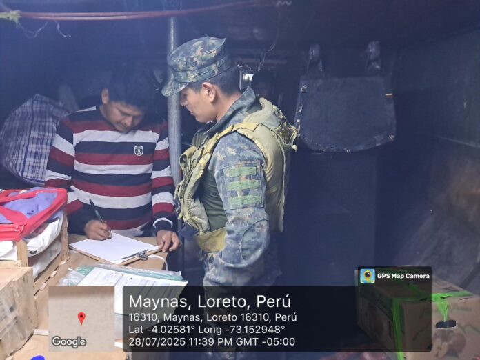 Marina del Perú interviene embarcación con materiales para minería ilegal