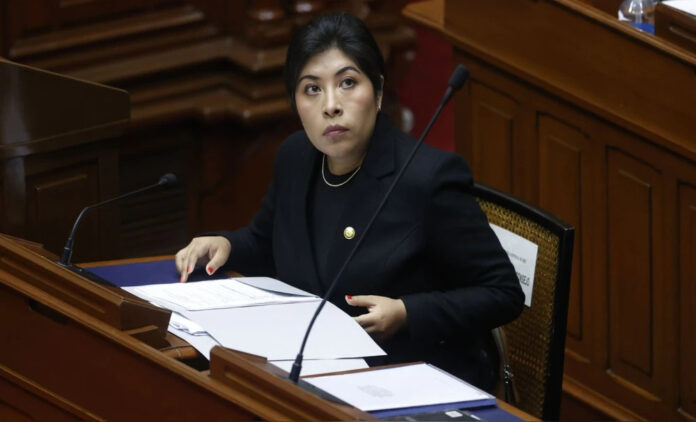 Betssy Chávez retoma huelga de hambre y deja carta testamentaria