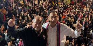 Inhabilitado, pero en campaña: la ley no se cumple para Vizcarra