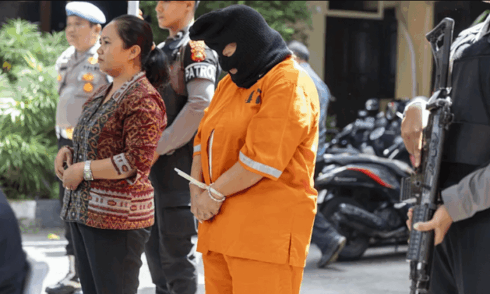 Arrestan a peruana por tráfico de drogas