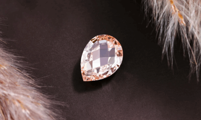 El diamante rosa está clasificado como 'Fancy Intense' El diamante rosa está clasificado como 'Fancy Intense'