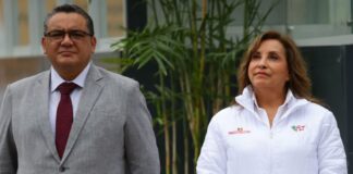 Juan José Santiváñez ‘cubre espaldas’ a Dina Boluarte