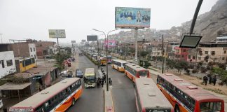 Transportistas bloquean vías en marcha hacia el Congreso Transportistas bloquean vías en marcha hacia el Congreso