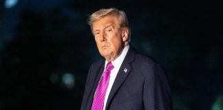 Trump dice que diálogo comercial con China va "muy bien"