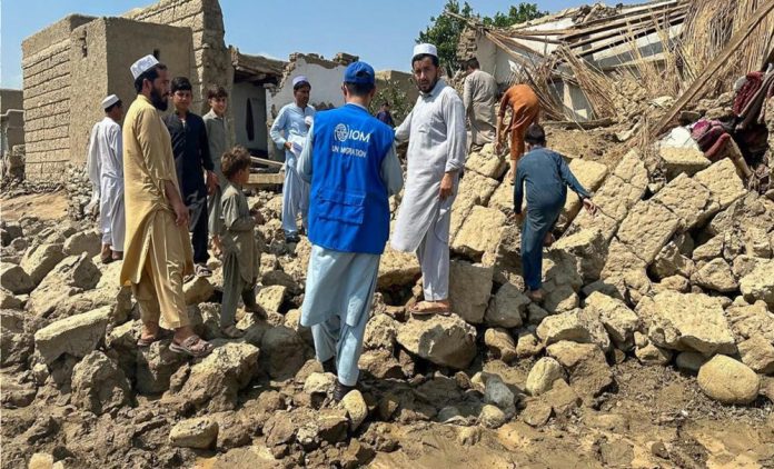 Son 800 los muertos y 2500 heridos por terremoto en Afganistán