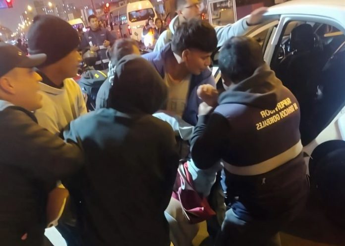 Acribillan a venezolana en paradero del Callao