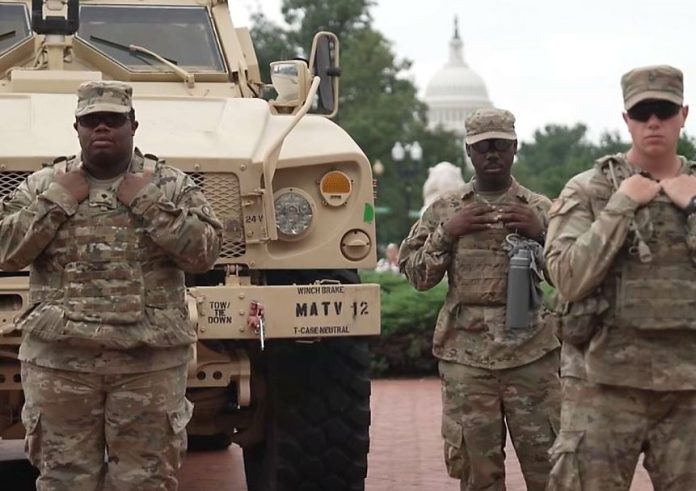 Alertan que militares “invadirán” Chicago