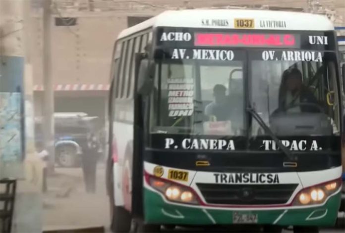 Asaltan bus lleno de pasajeros en SMP Asaltan bus lleno de pasajeros en SMP